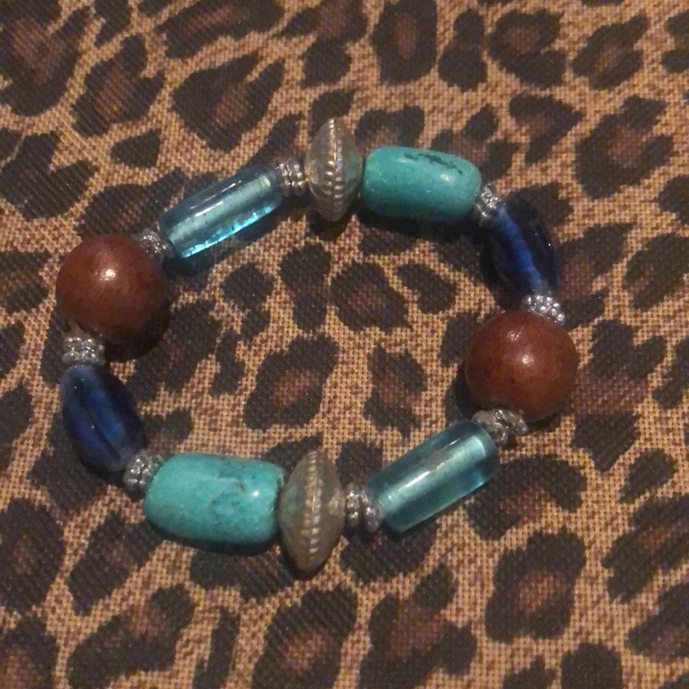 Stretch Bracelet with blue and wooden beads